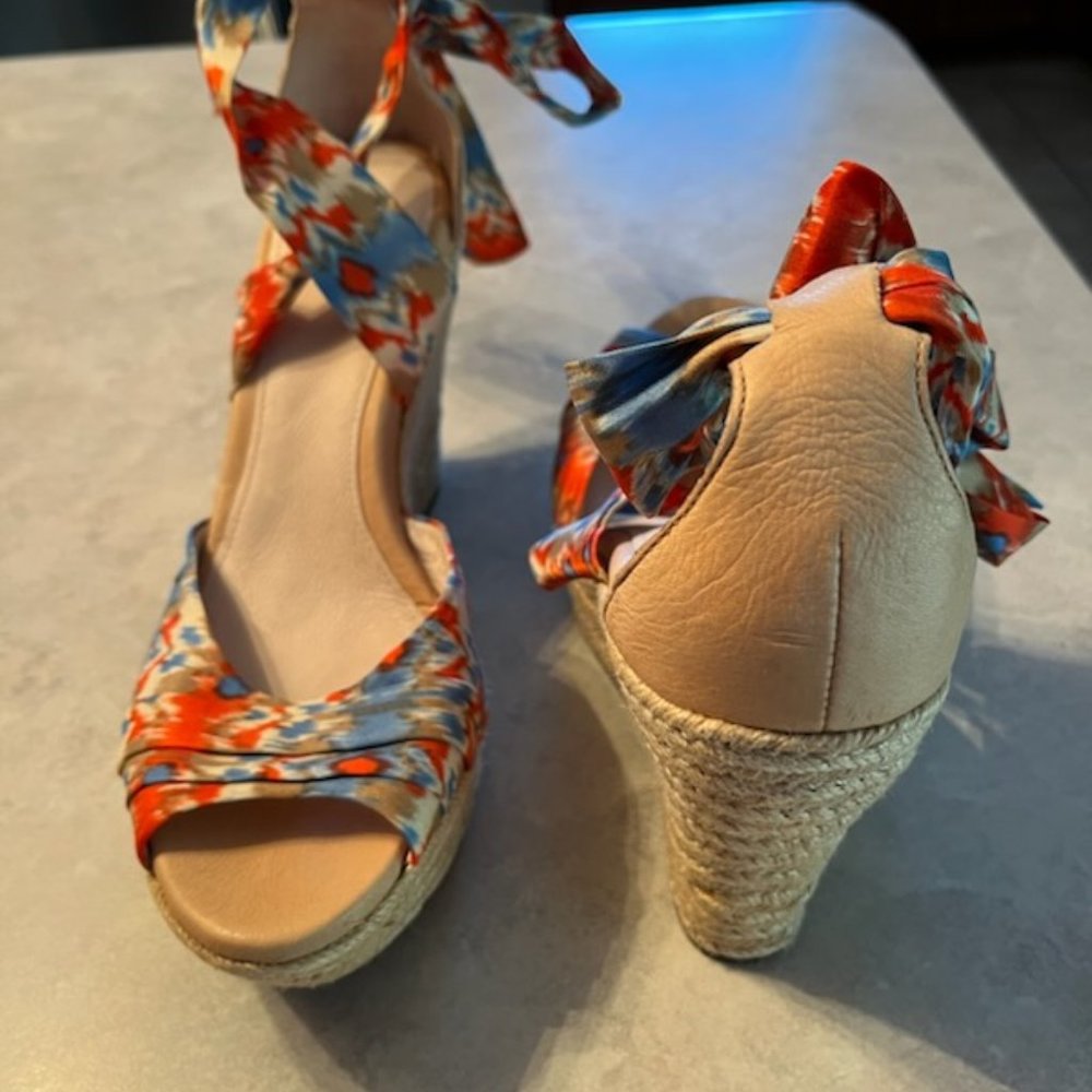 UGG Size 10 Multicolor Sandals